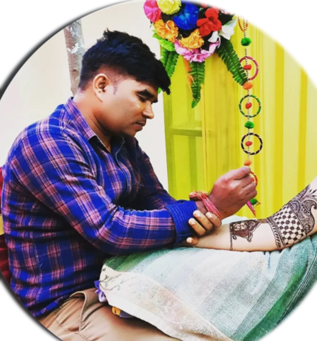 Ashok Mehandi Designer at work